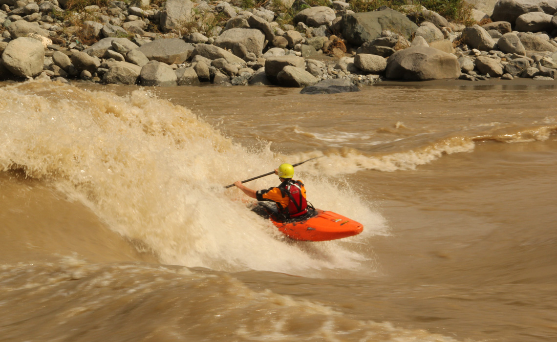 kayak surfing chicamocha