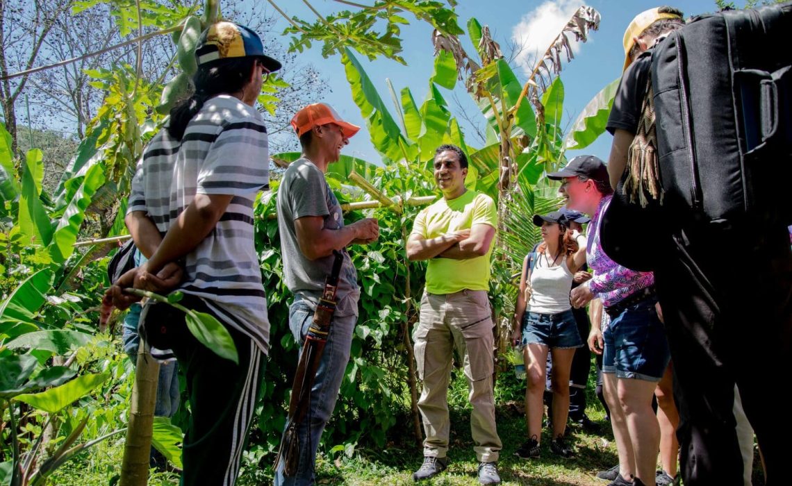 group people cocoa tour colombia