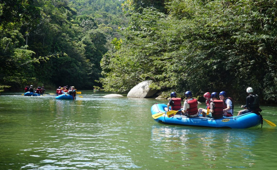 rafting fun on the Rio Verde Trekking