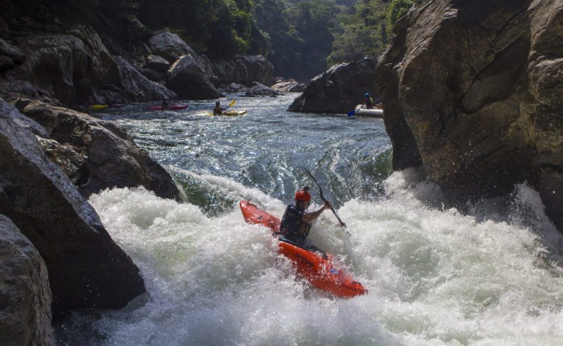 kayak river colombia