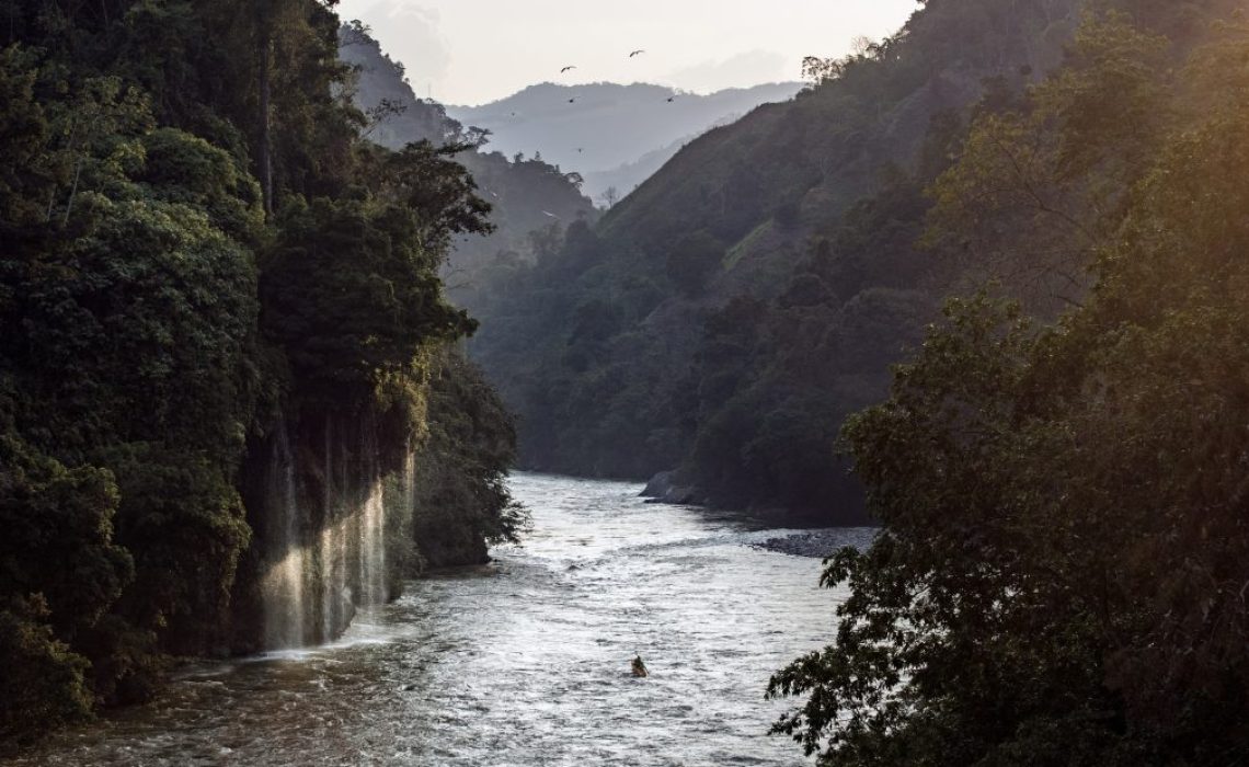 Kayak on rio samana, Colombian Rivers