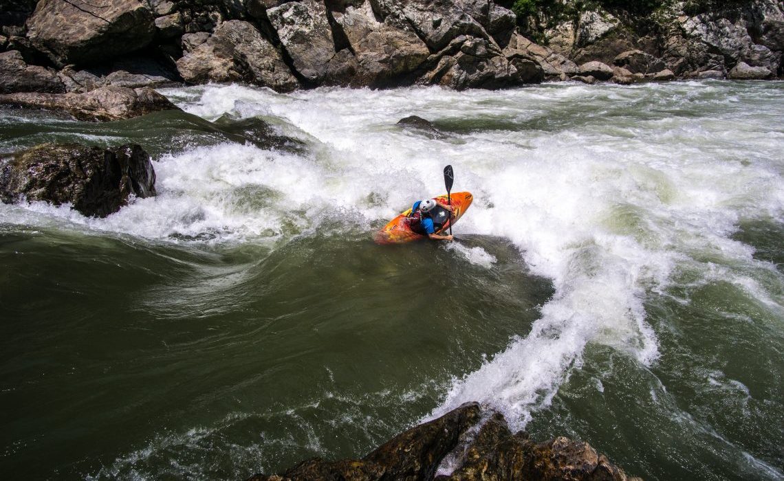 kayak rapids colombia river