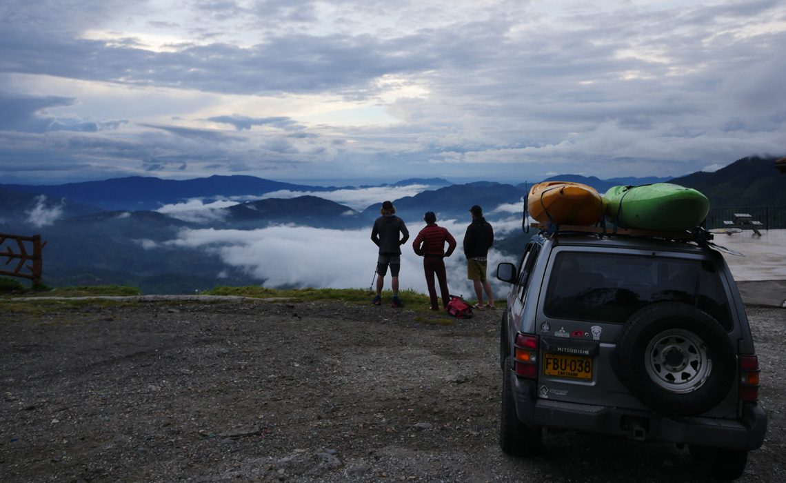 kayaks loaded on SUV at a mirador