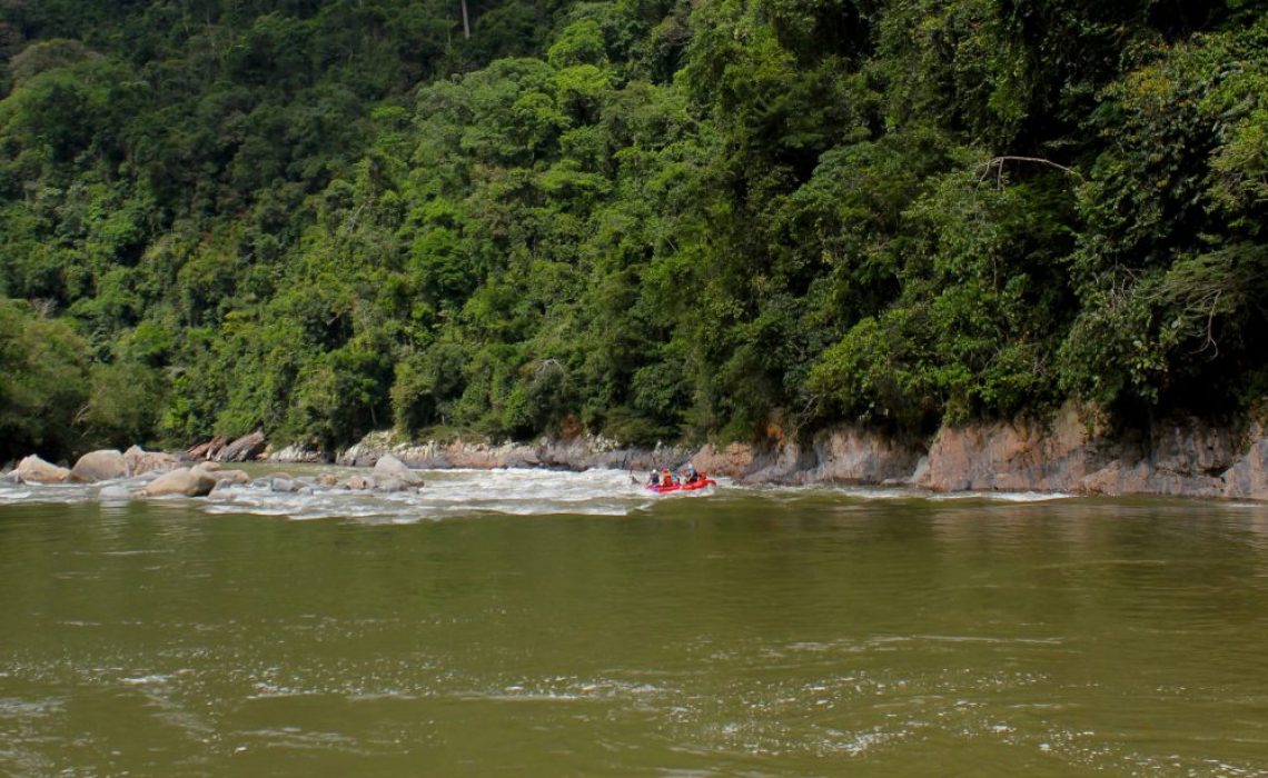 raft in steep jungle